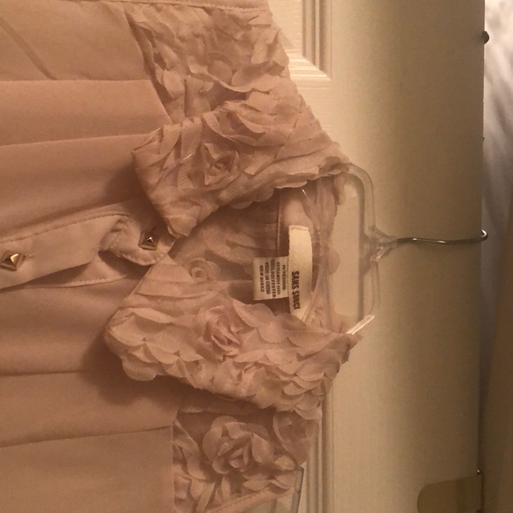 ⭐️ Rosette sheer top - Picture 3 of 4